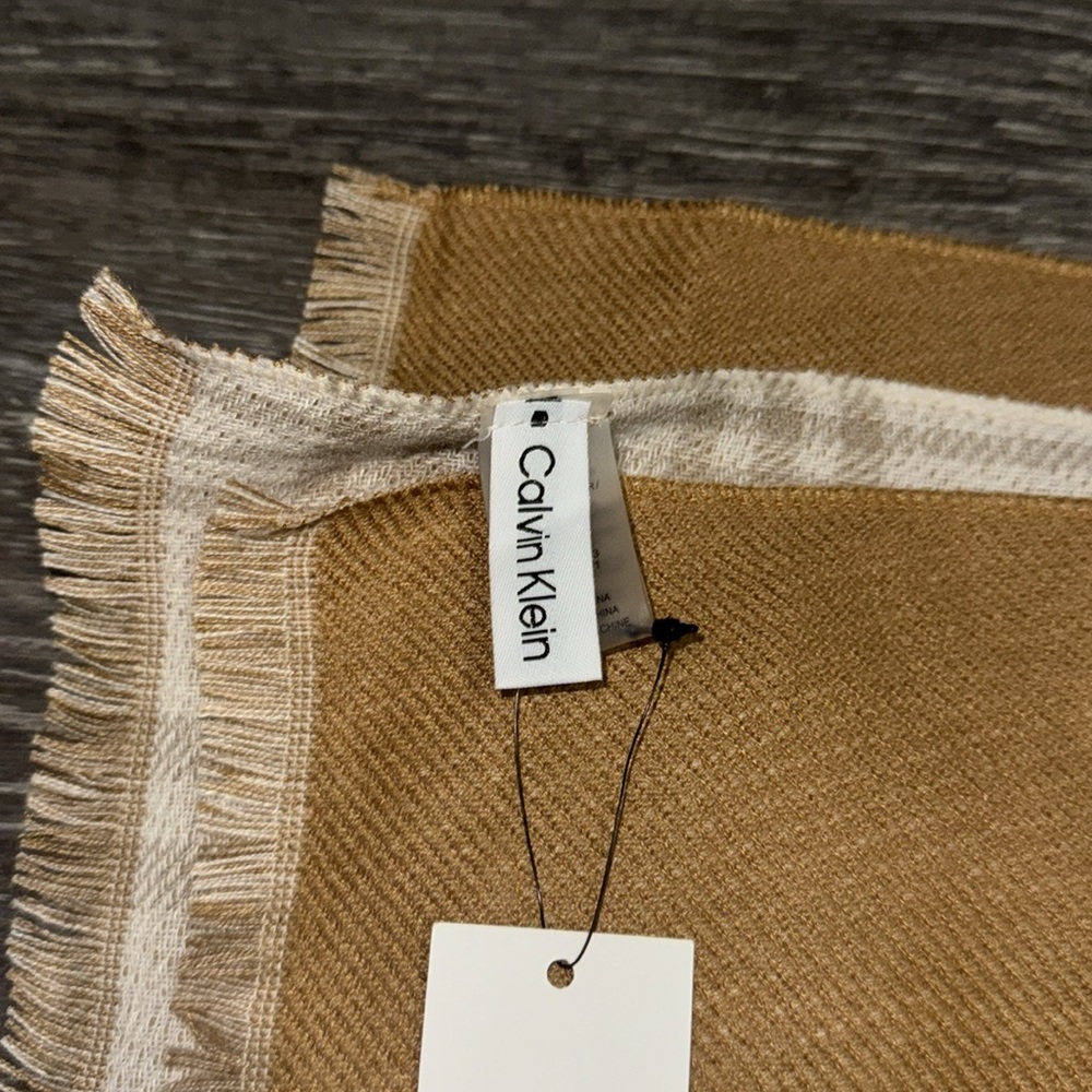 BNWT Calvin Klein Reversible Scarf - Picture 3 of 3